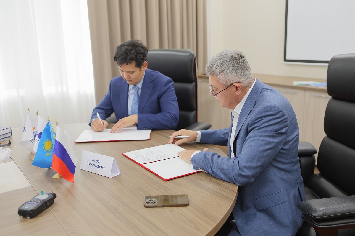 На площадке ООО «Завод «Нефтегазоборудование» побывала казахстанская делегация во главе с послом Республики Казахстан в России